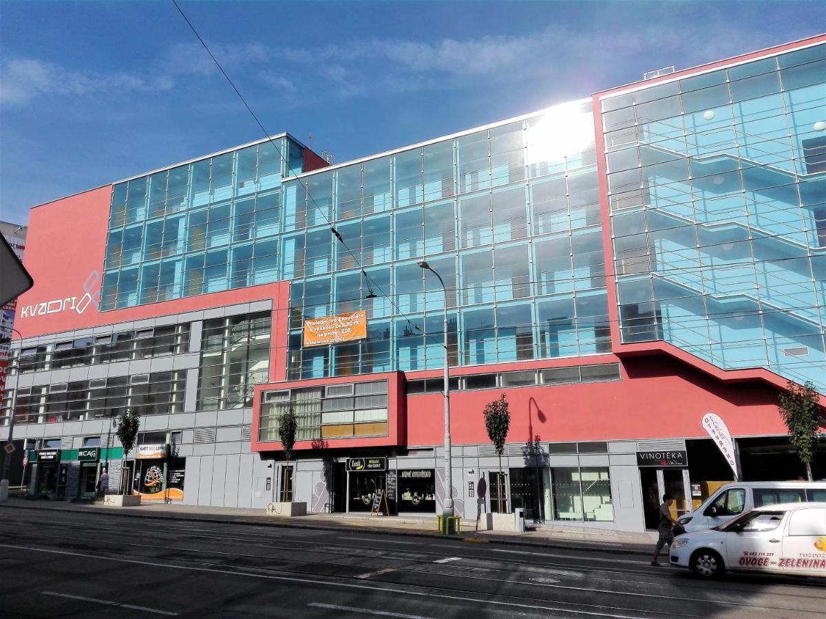 New Apartment With Garage Parking Брно Экстерьер фото