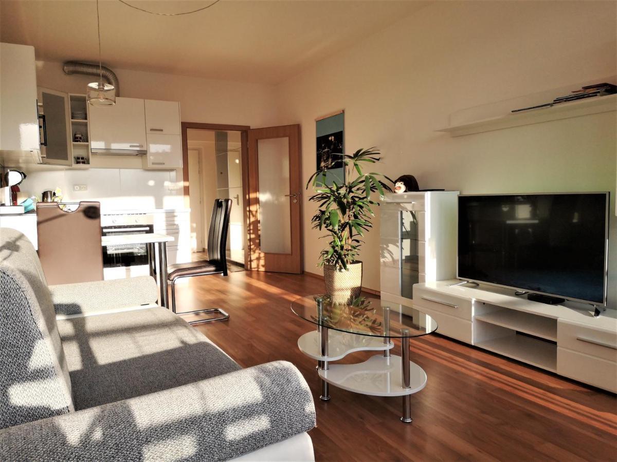 New Apartment With Garage Parking Брно Экстерьер фото