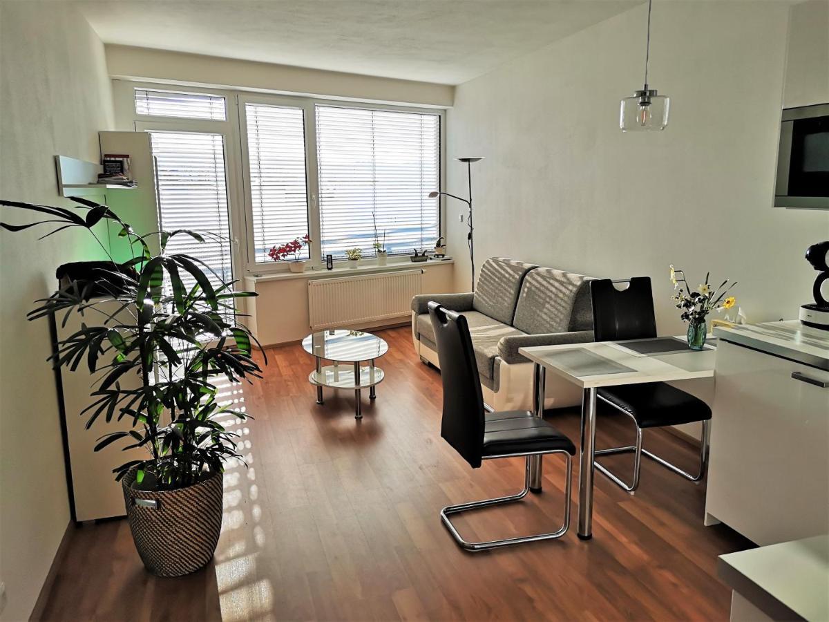 New Apartment With Garage Parking Брно Экстерьер фото