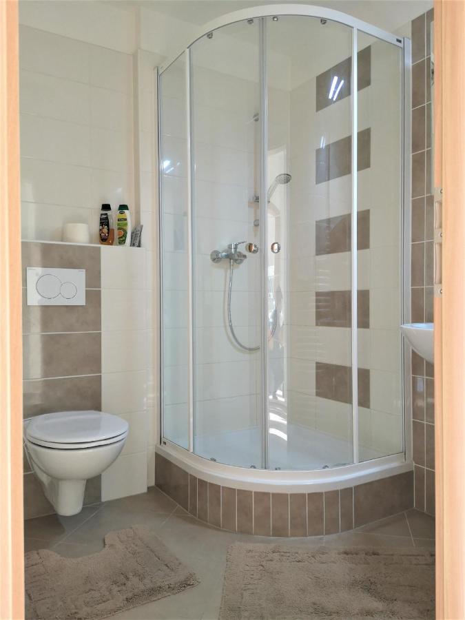 New Apartment With Garage Parking Брно Экстерьер фото