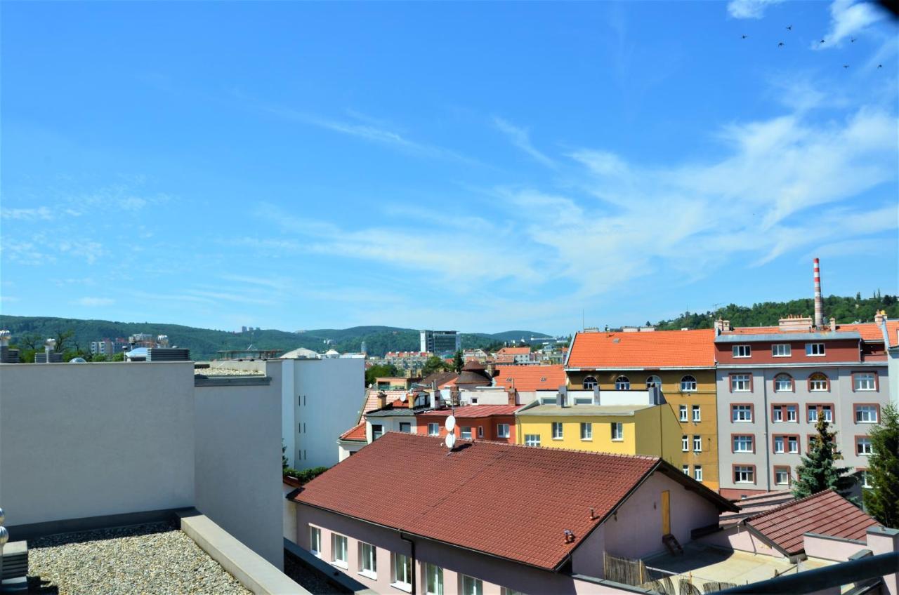 New Apartment With Garage Parking Брно Экстерьер фото